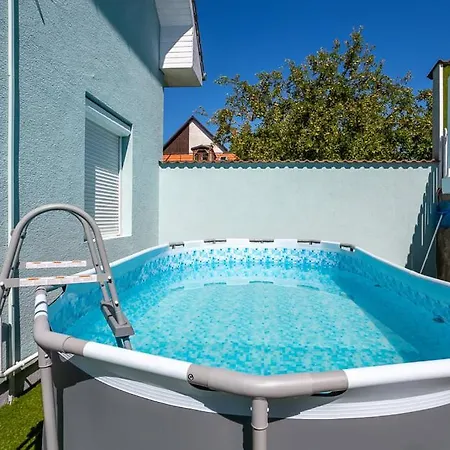 Kényelmes, légkondicionált ház medencével Apartman