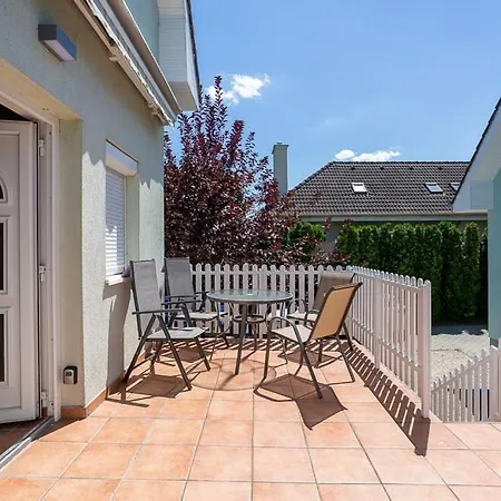 Apartman Kényelmes, légkondicionált ház medencével